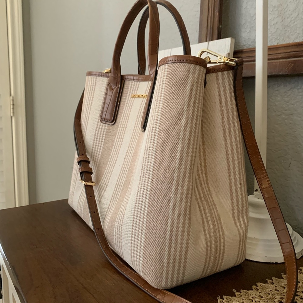 New Mk ♥️ medium tote Greenwich - Picture 5 of 13